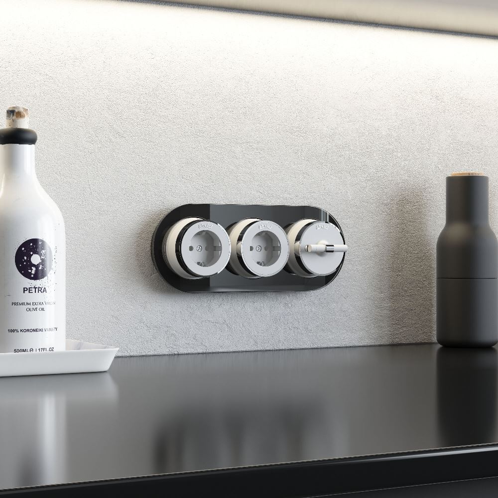 Рамка стеклянная Werkel на 3 поста Черный W0035108 — изображение 2