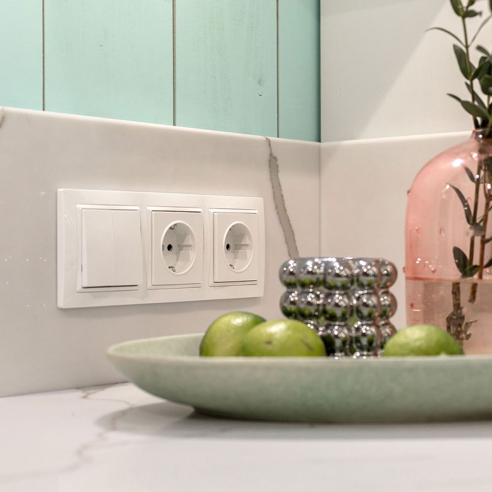 Выключатель двухклавишный встраиваемый проходной Werkel Белый W1122001 — изображение 2