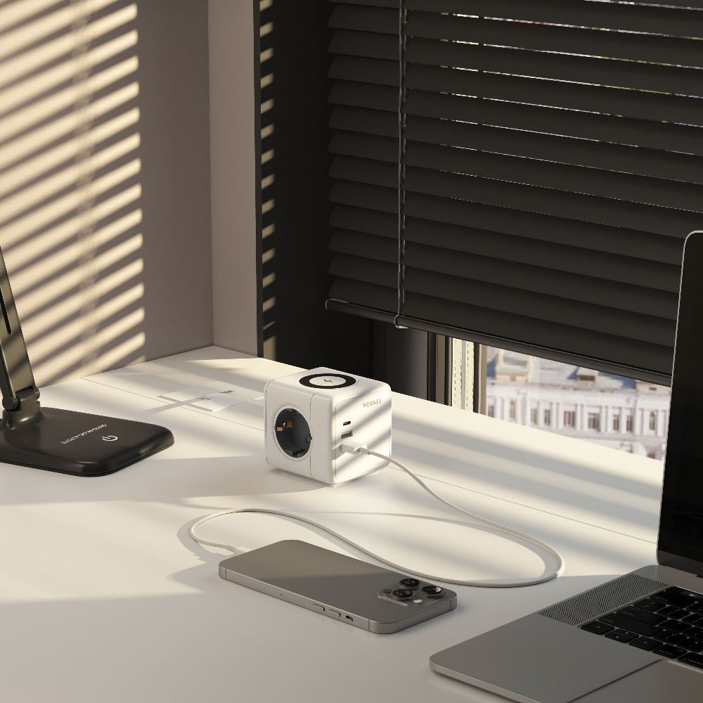 Розеточный блок Werkel 3-местный + 3 USB + беспроводная зарядка Белый W6513501 — изображение 3